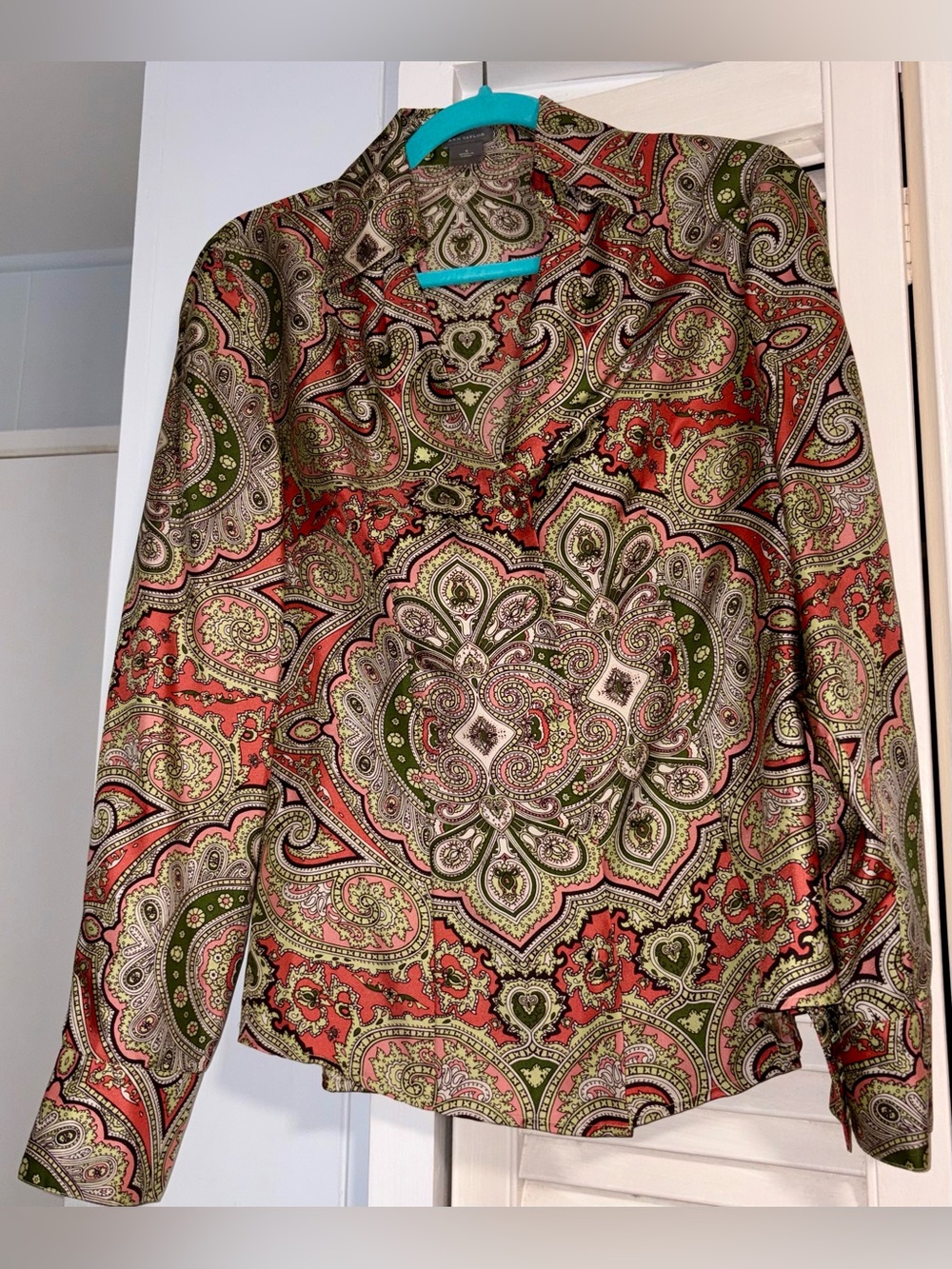 Ann Taylor Paisley Satin Button-Up Top in multi colors, Coral/red& Olive, size 4